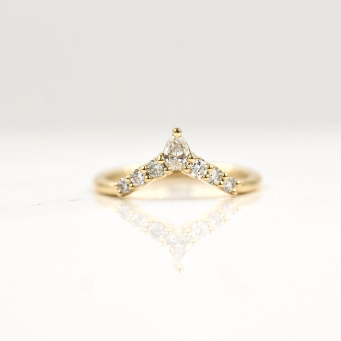 Round and pear moissanite curved V wedding band in yellow gold, pear stone at the top