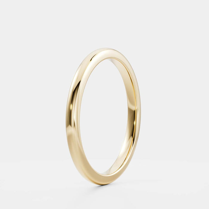 Plain classic wedding band in yellow gold, side view