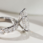 Load image into Gallery viewer, Elegant Pear Shaped Moissanite Wedding Ring