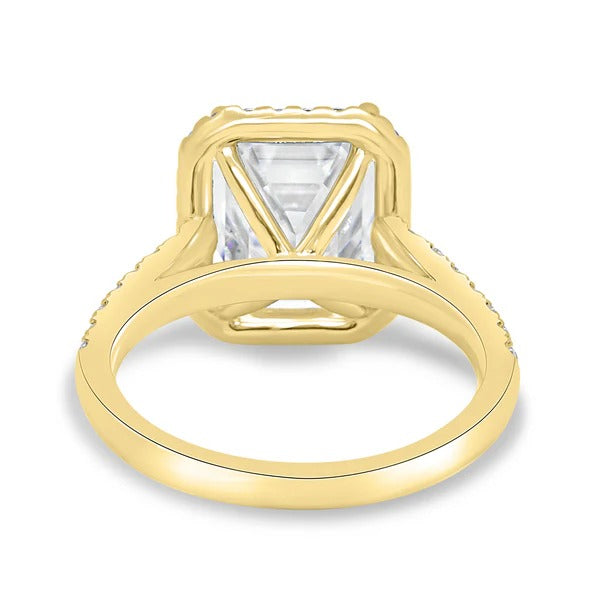 Rectangular halo following the cut corners of the emerald cut