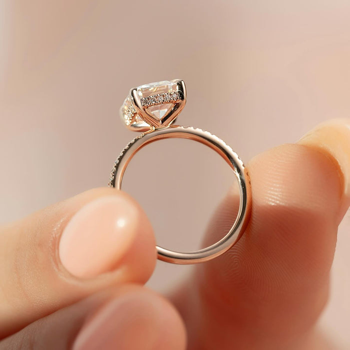 Cushion cut diamond with broad candlelight facets