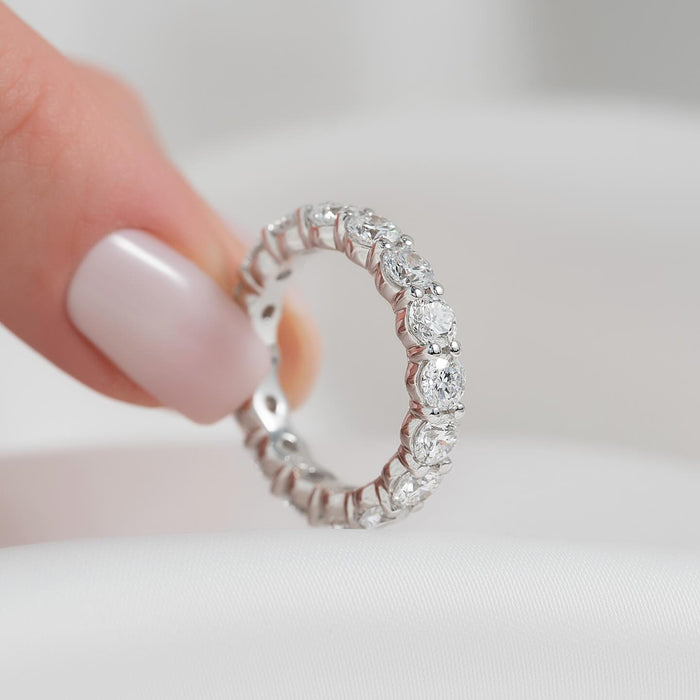 Round moissanite full eternity band ring in white gold