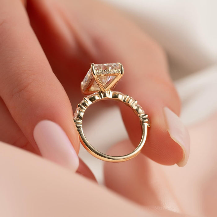 Alternating marquise and round accents along the shank