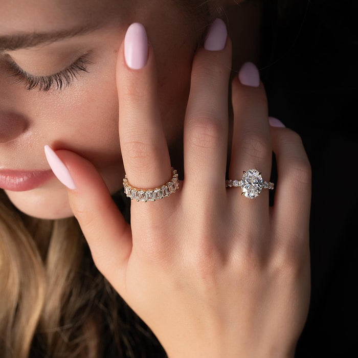 Graduated accent diamonds running down the shoulder of the east west oval ring