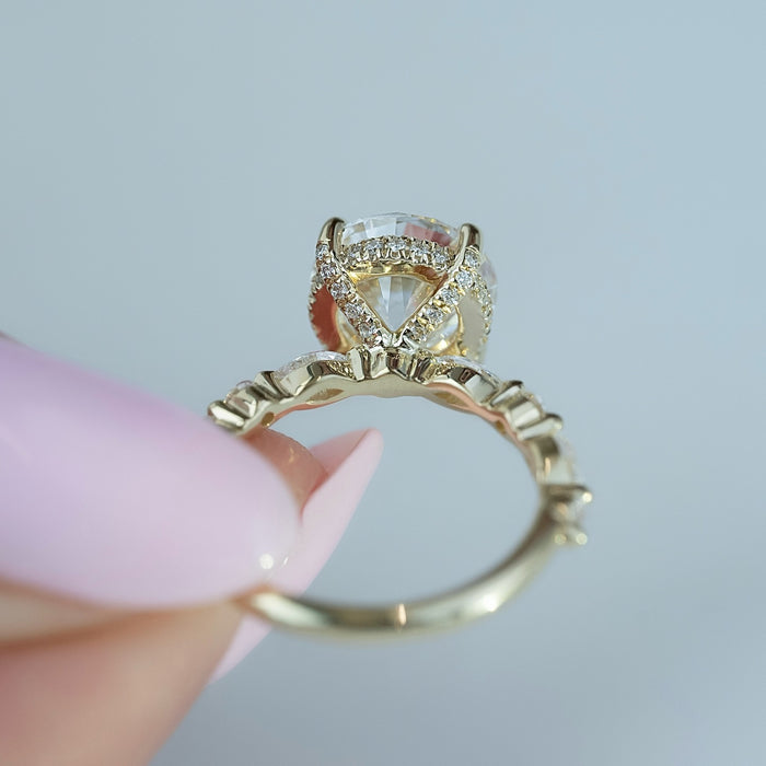 Accent diamond clusters set back from the round centre stone