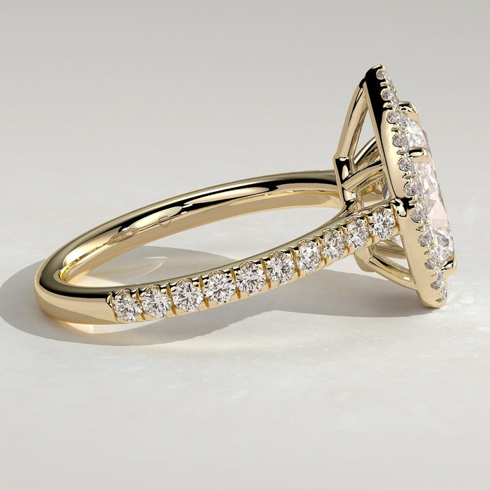 Side view of the halo and pave shoulders