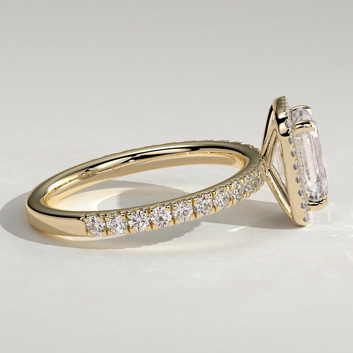 Rectangular halo around the emerald cut centre stone