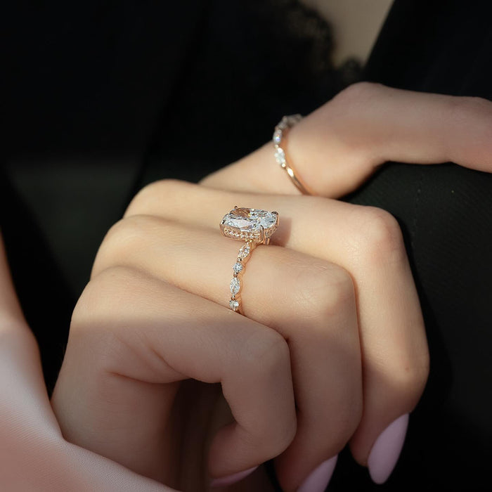 Alternating marquise and round accents along the shoulders