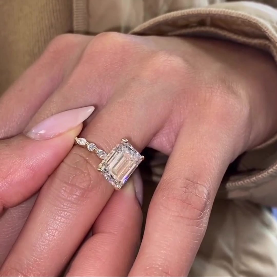 Elegant Emerald Shape Bridal Ring