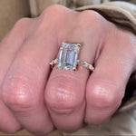 Load image into Gallery viewer, VVS Clarity Emerald Cut Ring
