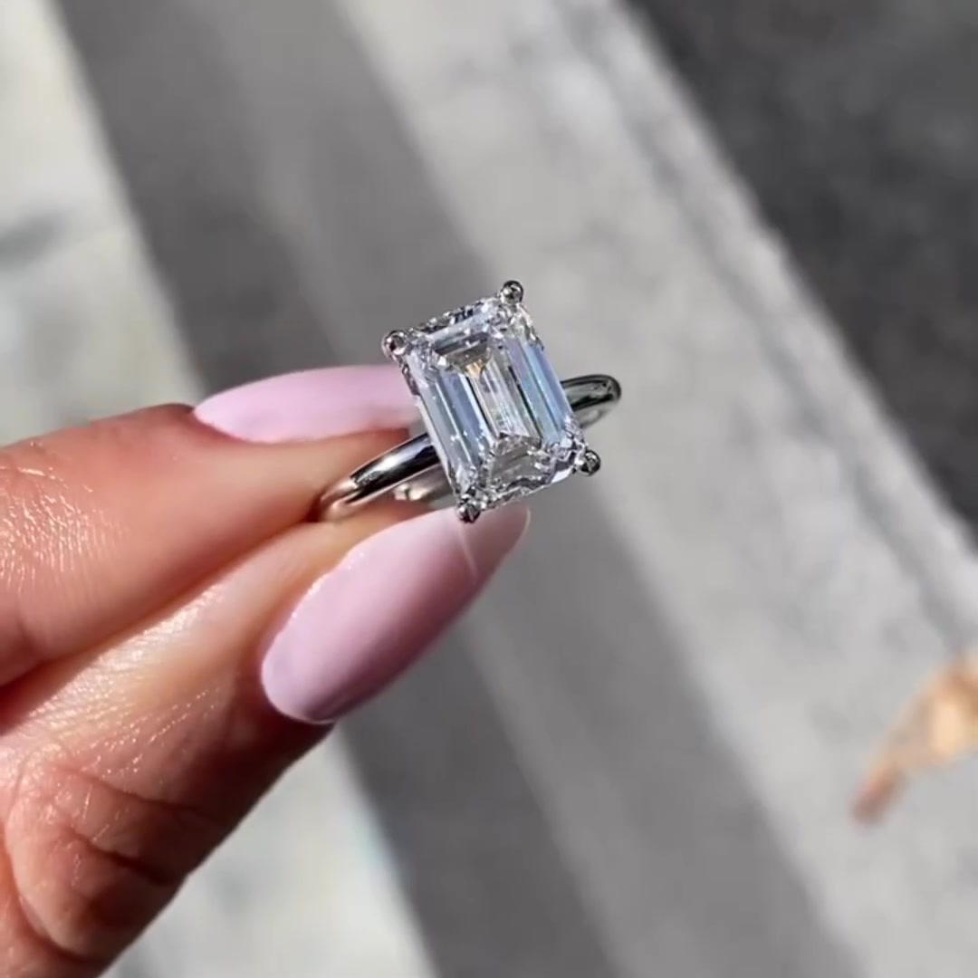 Luxury Moissanite Wedding Ring