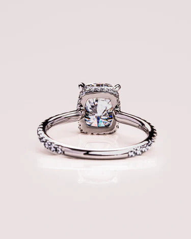 Luxury Moissanite Wedding Ring