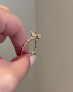 Load image into Gallery viewer, VVS Clarity Emerald Cut Ring