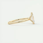 Load image into Gallery viewer, VVS Clarity Emerald Shape Ring