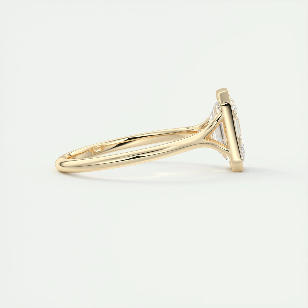 Luxury Emerald Shape Promise Ring