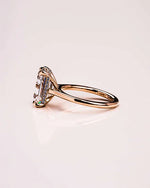 Load image into Gallery viewer, VVS Clarity Emerald Cut Ring