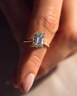 Load image into Gallery viewer, Luxury Emerald Cut Wedding Ring