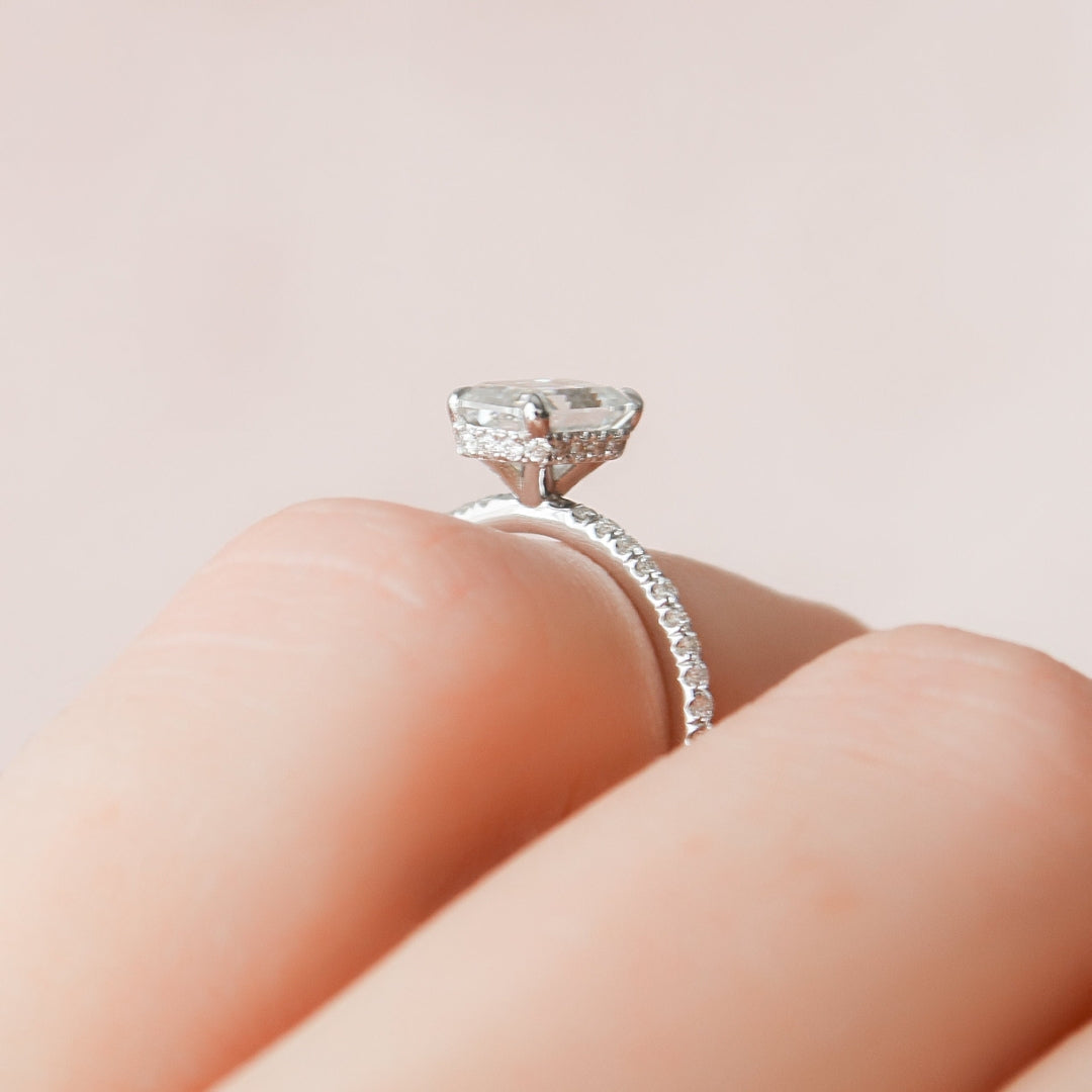 VVS Clarity Emerald Moissanite Ring