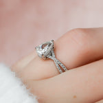 Load image into Gallery viewer, Luxury Twisted Band Pear Cut Ring