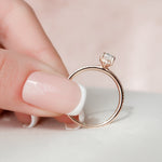 Load image into Gallery viewer, Elegant Oval Cut Moissanite Ring Set