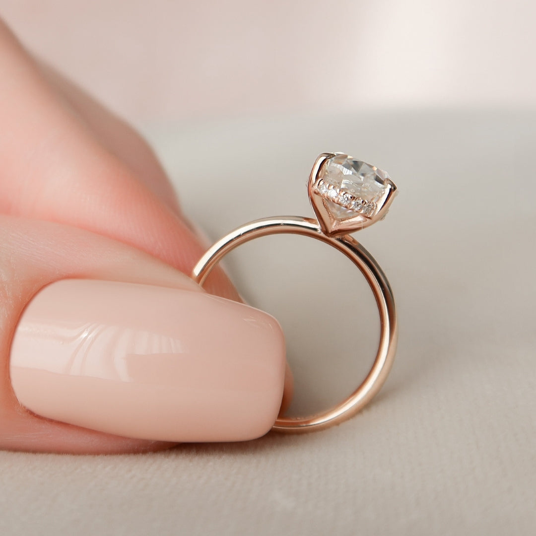 Luxury Moissanite Oval Solitaire Ring