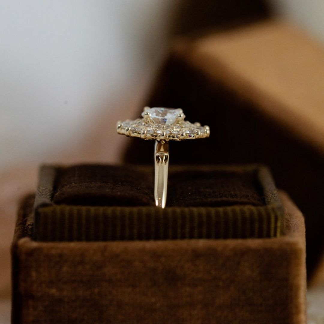 Luxury Gold Starburst Engagement Ring for Women