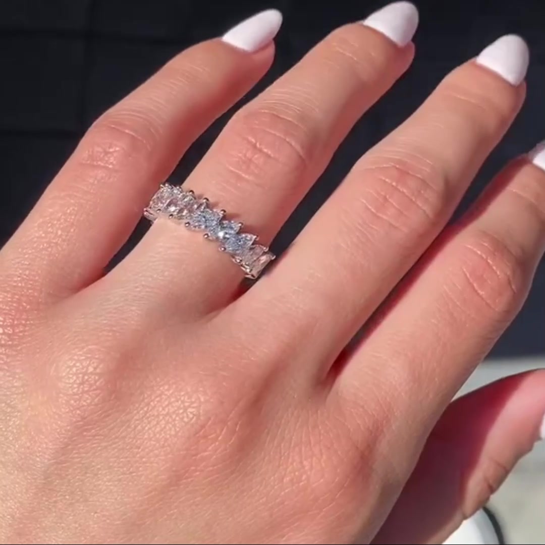 Elegant Anniversary Ring for Women