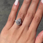 Load image into Gallery viewer, Elegant Pear Shaped Moissanite Anniversary Ring