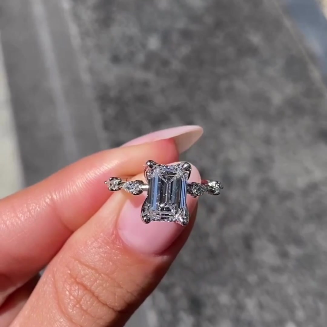 Luxury Emerald Shape Bridal Ring