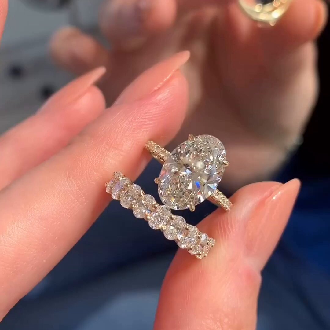 Oval Cut Moissanite Engagement Ring Set