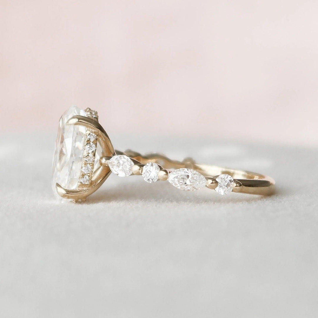 4-Prong Oval Moissanite Bridal Ring