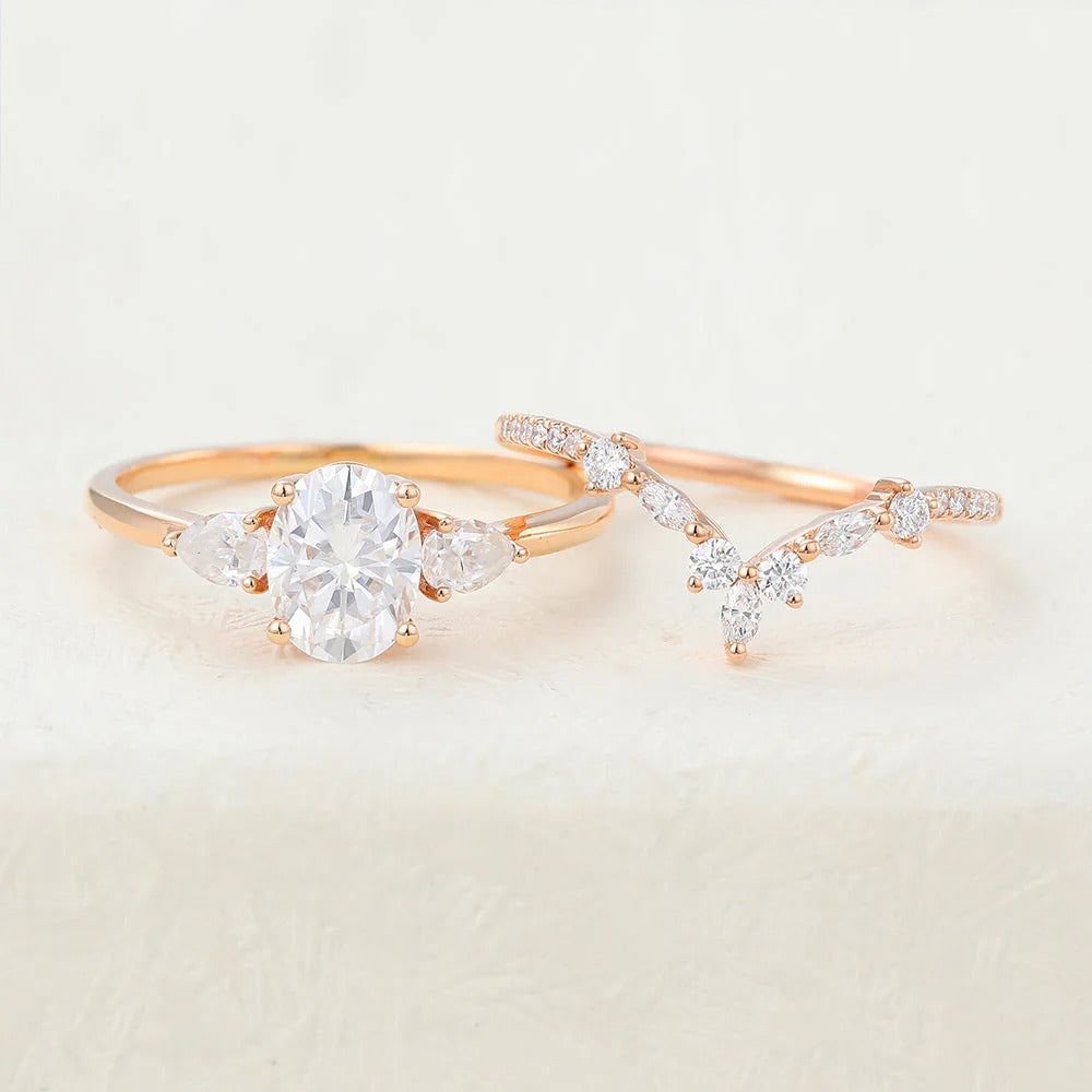 Sparkling Oval Moissanite Three Stones Bridal Ring Set for Women