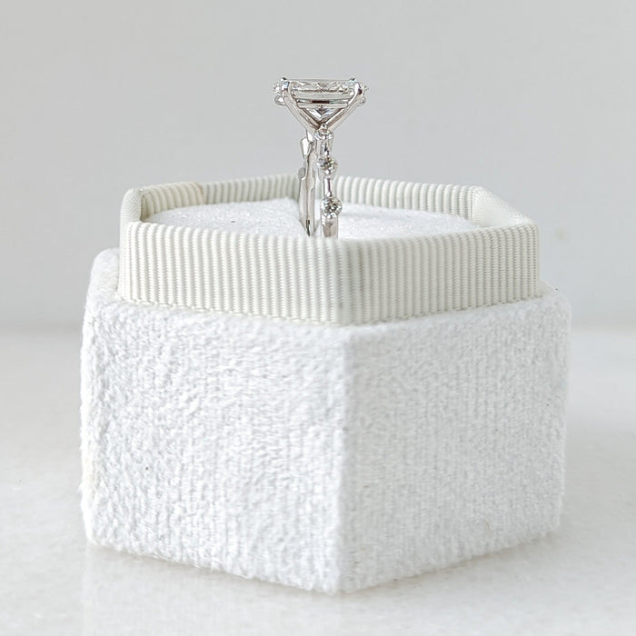 Top view of the oval centre with individually set accents on the shank
