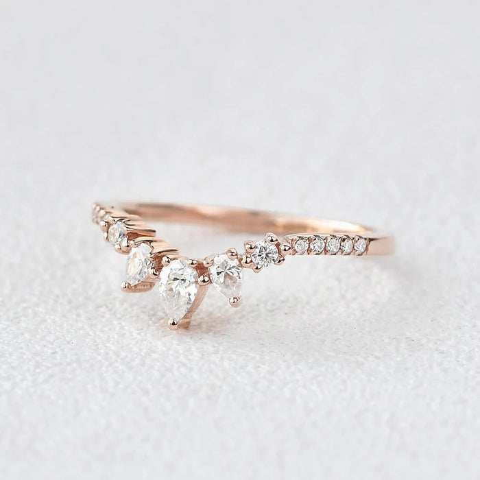 0.40CTW Round Brilliant & Pear Cut Curved Vintage Style Wedding Band Mapple Gems