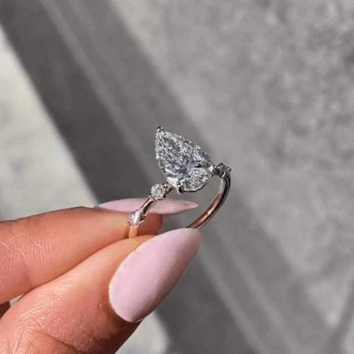Round accents spaced apart with polished metal between along the shoulders