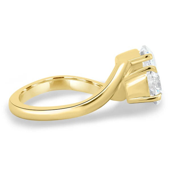 Toi et moi pear and round ring side view