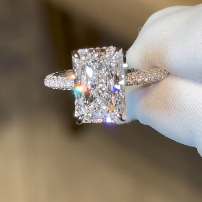 Close up of E color VVS2 radiant cut lab grown diamond centre stone