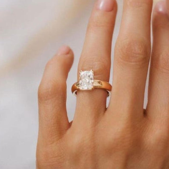 Paired prongs holding each corner of the radiant cut lab grown diamond