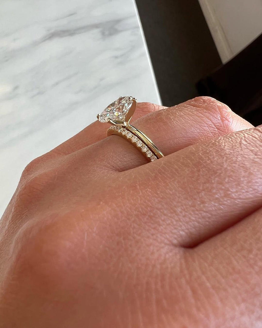 VVS Clarity Oval Solitaire Engagement Ring