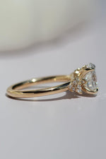 Load image into Gallery viewer, Elegant Anniversary Gift Moissanite Ring