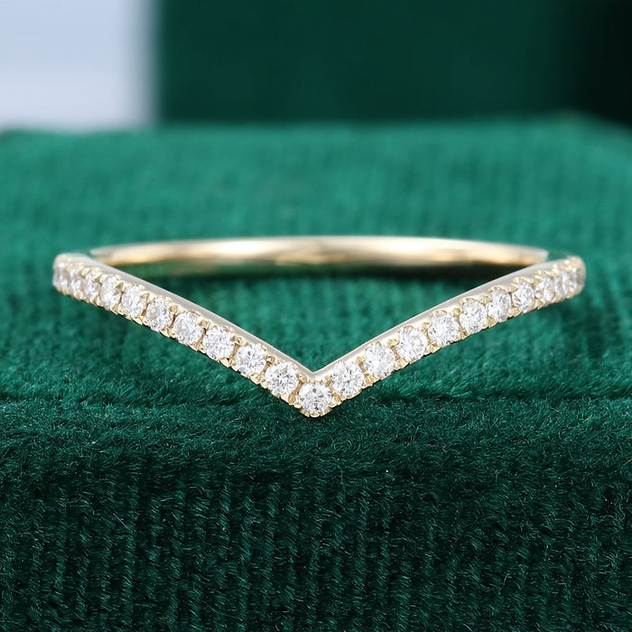 Round moissanite v-shaped pave curved wedding band, front view in yellow gold