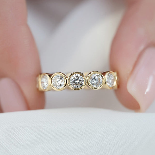 What Jewelry to Wear to a Funeral