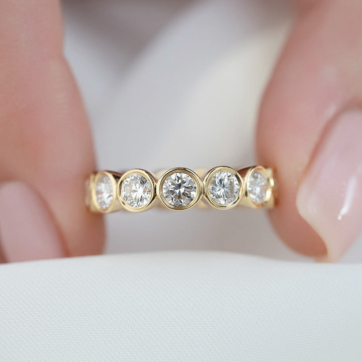 What Jewelry to Wear to a Funeral