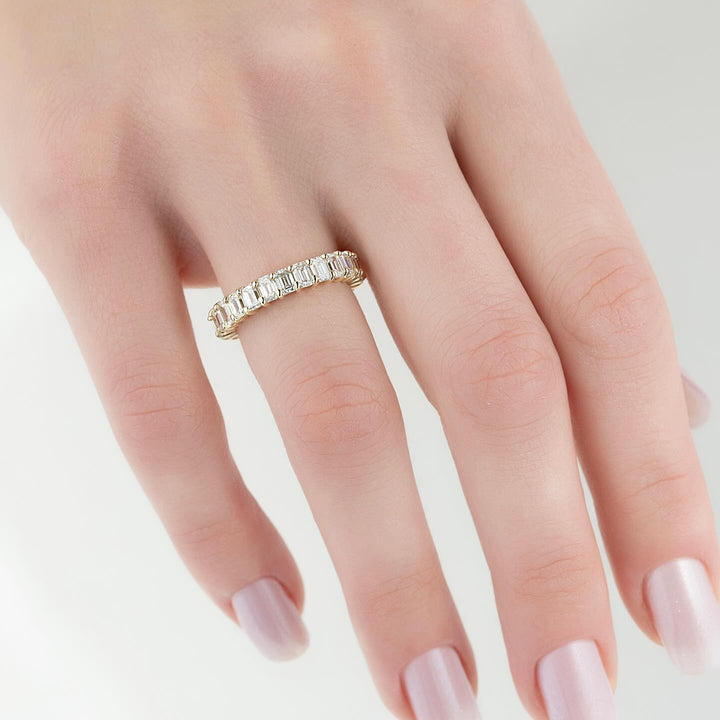 What Jewelry to Wear to a Job Interview
