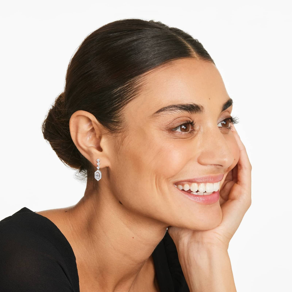 Geometric Jewelry: Clean Shapes, Modern Sparkle, and How to Wear It