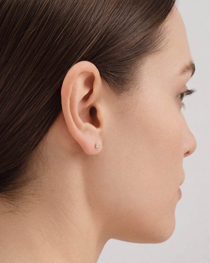 Diamond Studs as a Christmas Gift: Size, Metal and the Choices That Can't Go Wrong
