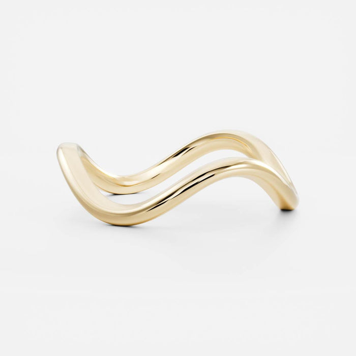 Plain curved wave wedding band in yellow gold, front view