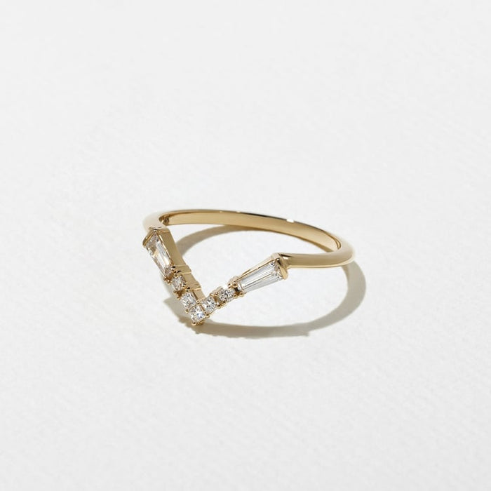 Curved V-shaped moissanite wedding band side view