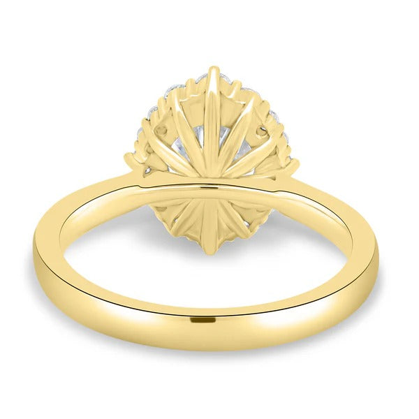 Vintage cluster halo diamond ring detail