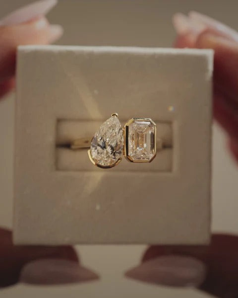 Bezel set toi et moi two stone diamond ring detail